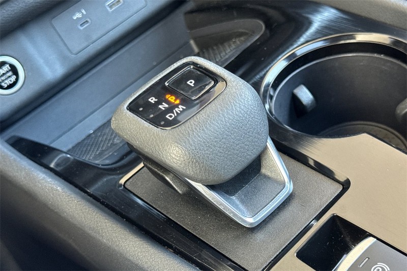 Nissan Rogue Vehicle Full-screen Gallery Image 22