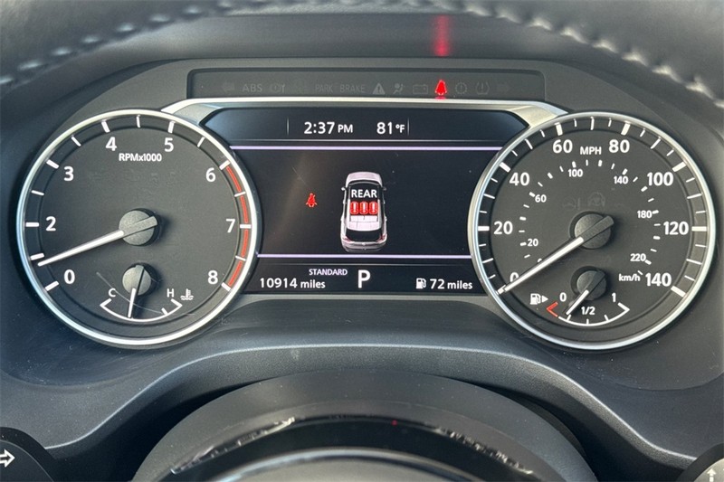 Nissan Rogue Vehicle Full-screen Gallery Image 25