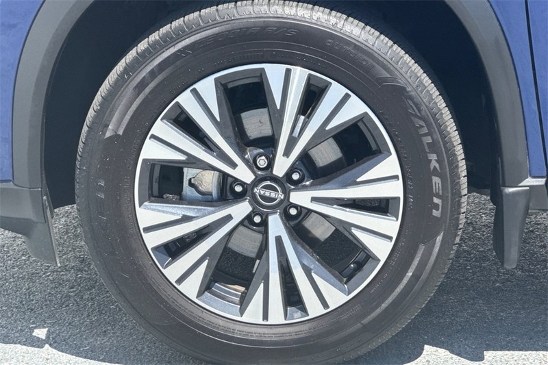 Nissan Rogue Vehicle Full-screen Gallery Image 27