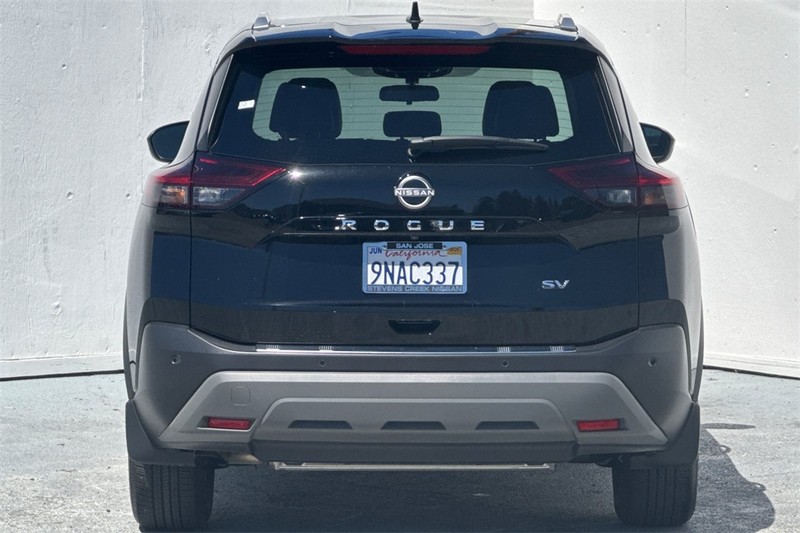 Nissan Rogue Vehicle Full-screen Gallery Image 05