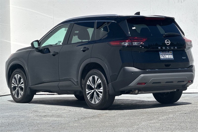 Nissan Rogue Vehicle Full-screen Gallery Image 07