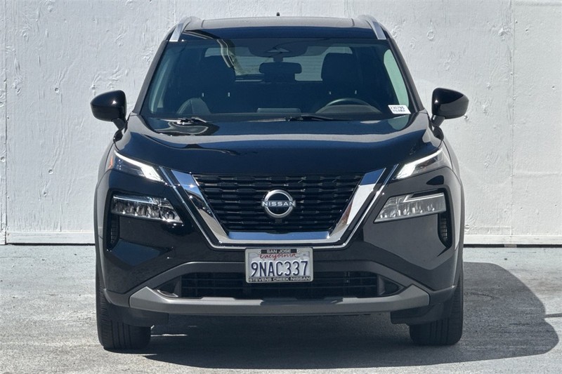 Nissan Rogue Vehicle Full-screen Gallery Image 10