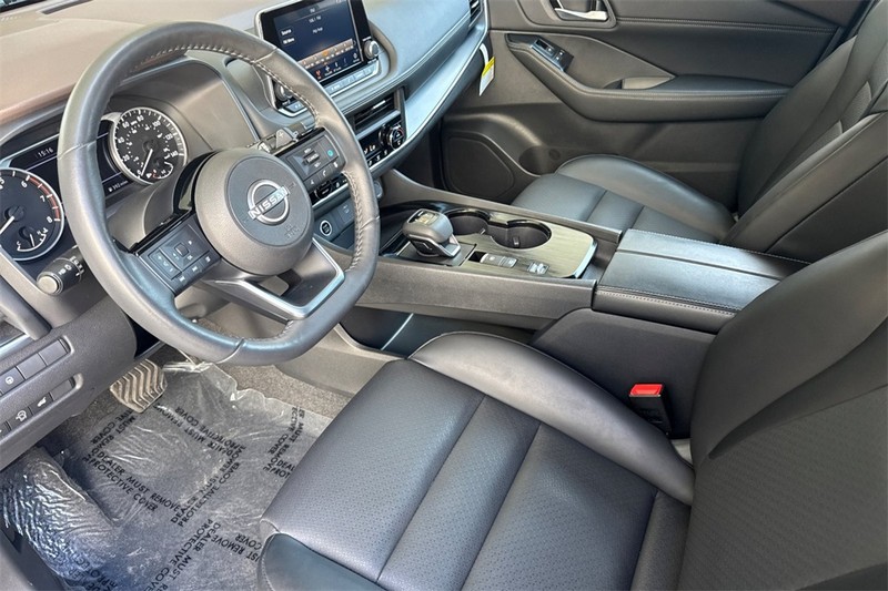 Nissan Rogue Vehicle Full-screen Gallery Image 11