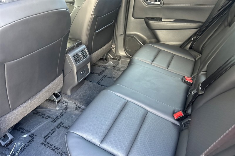 Nissan Rogue Vehicle Full-screen Gallery Image 13