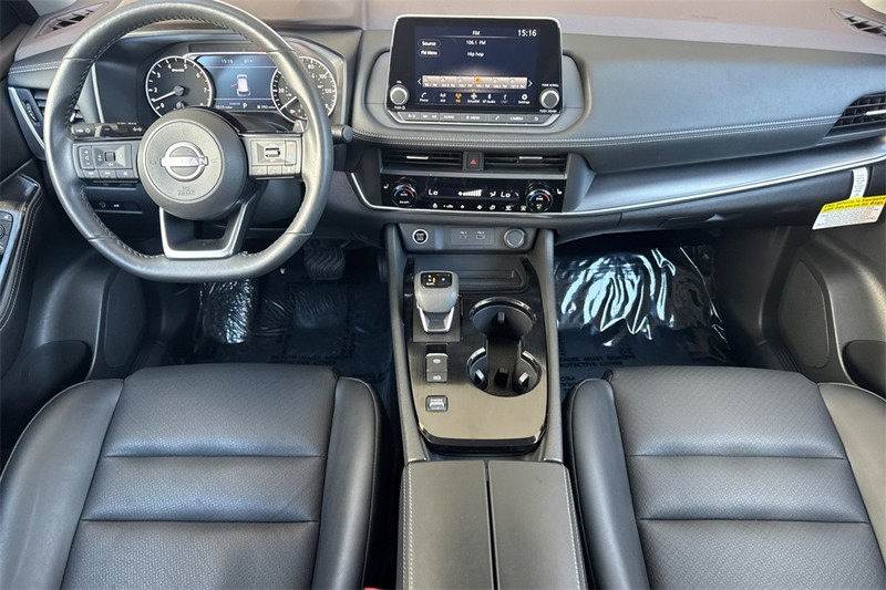 Nissan Rogue Vehicle Full-screen Gallery Image 14