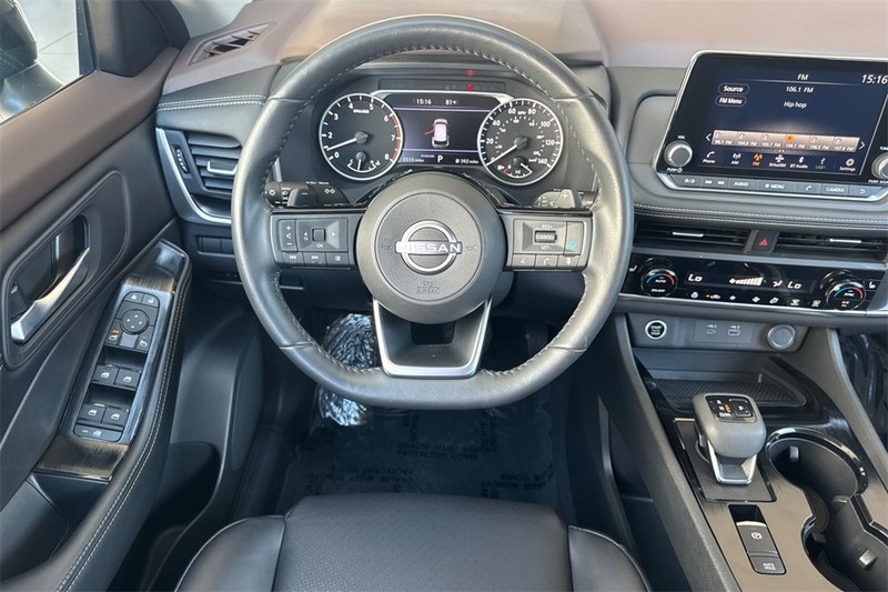Nissan Rogue Vehicle Full-screen Gallery Image 15