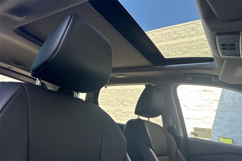 Nissan Rogue Vehicle Full-screen Gallery Image 18