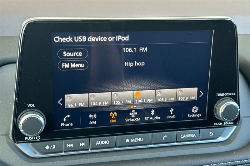 Nissan Rogue Vehicle Full-screen Gallery Image 19