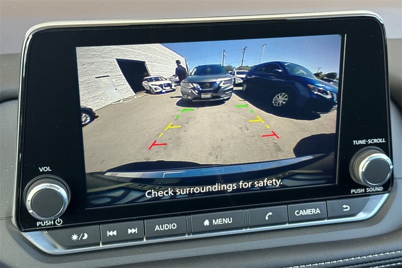 Nissan Rogue Vehicle Full-screen Gallery Image 20