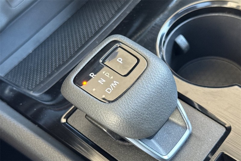 Nissan Rogue Vehicle Full-screen Gallery Image 22