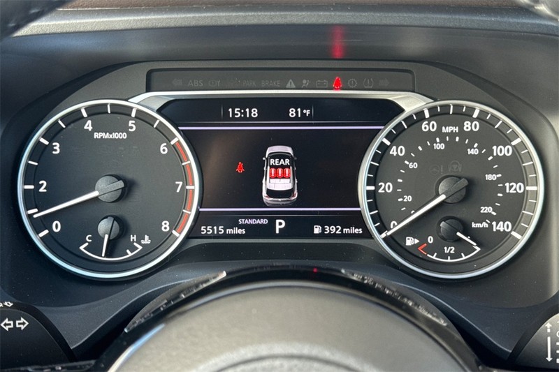 Nissan Rogue Vehicle Full-screen Gallery Image 25
