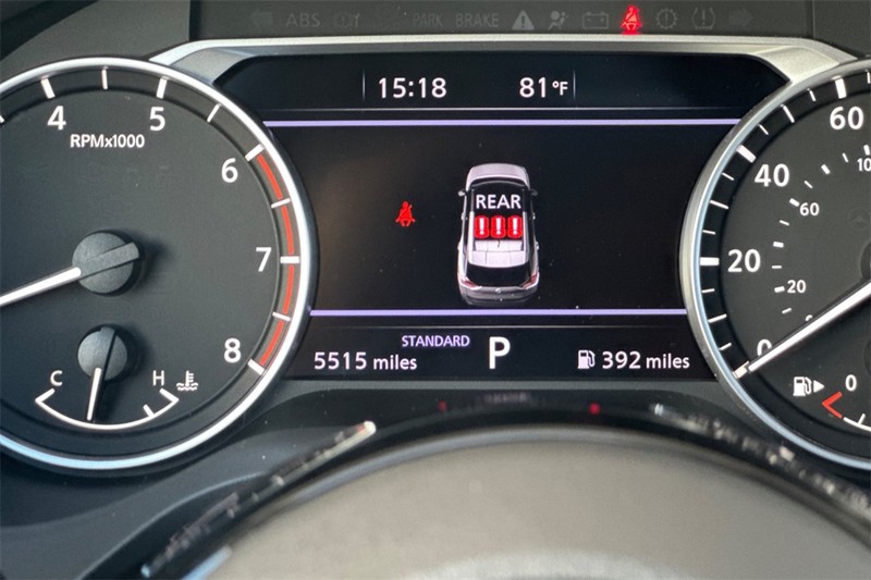 Nissan Rogue Vehicle Full-screen Gallery Image 26