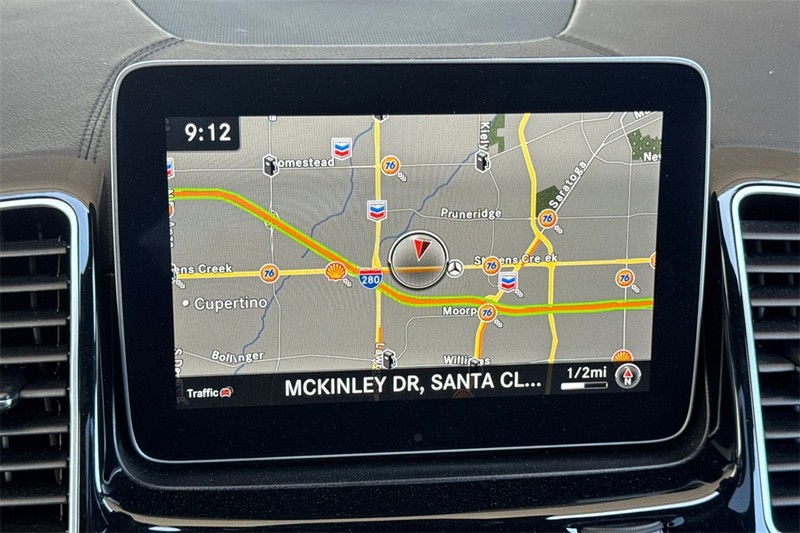 Mercedes-Benz GLE Vehicle Full-screen Gallery Image 19