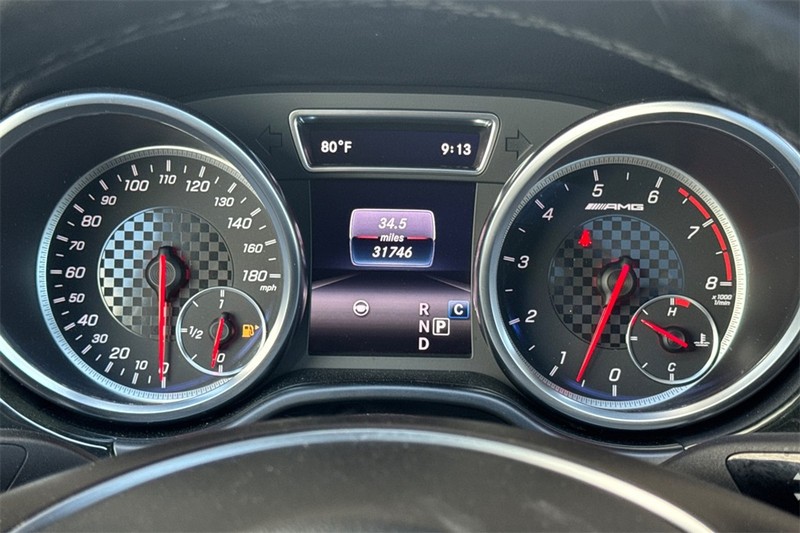 Mercedes-Benz GLE Vehicle Full-screen Gallery Image 25
