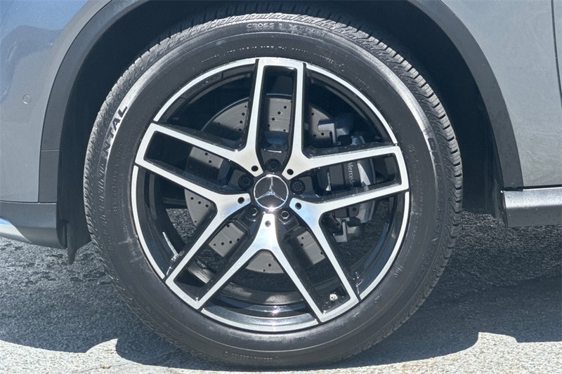 Mercedes-Benz GLE Vehicle Full-screen Gallery Image 27