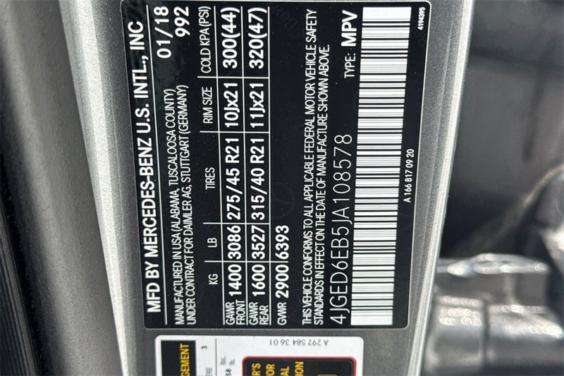 Mercedes-Benz GLE Vehicle Full-screen Gallery Image 29
