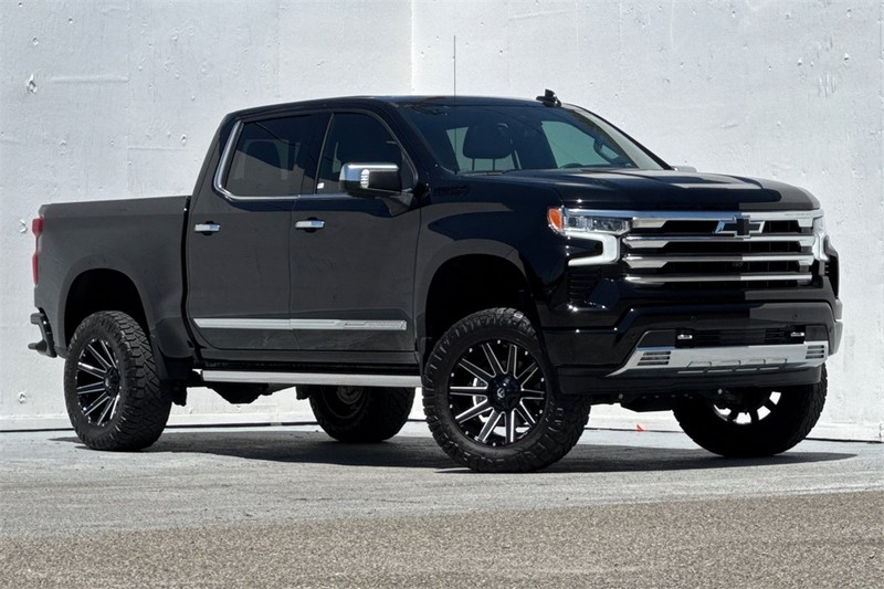 Chevrolet Silverado 1500 Vehicle Full-screen Gallery Image 02