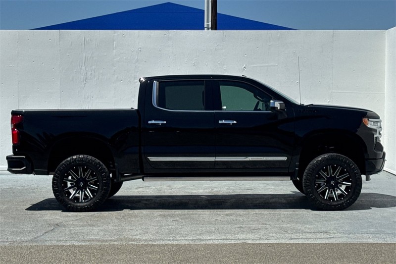 Chevrolet Silverado 1500 Vehicle Full-screen Gallery Image 03