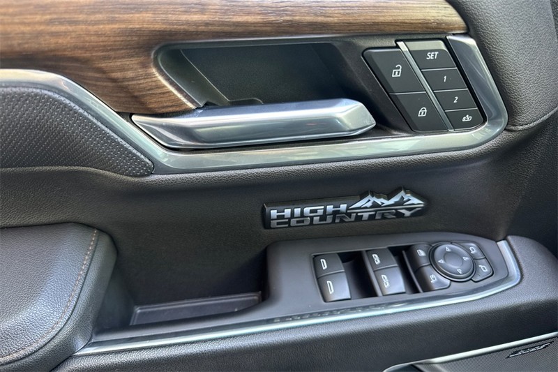 Chevrolet Silverado 1500 Vehicle Full-screen Gallery Image 11