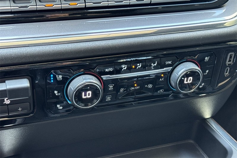 Chevrolet Silverado 1500 Vehicle Full-screen Gallery Image 20