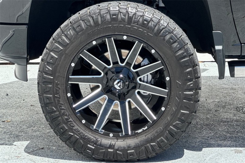 Chevrolet Silverado 1500 Vehicle Full-screen Gallery Image 26