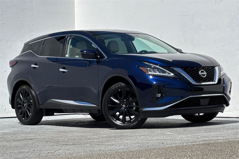 Nissan Murano Vehicle Full-screen Gallery Image 02