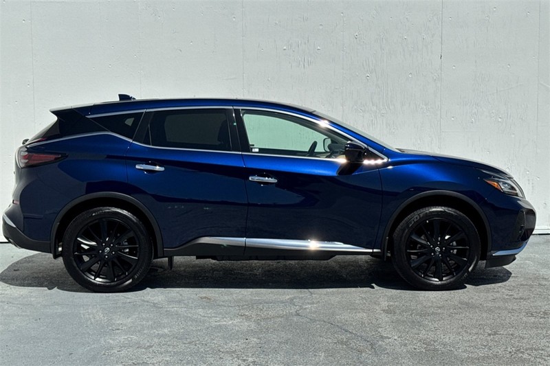Nissan Murano Vehicle Full-screen Gallery Image 03