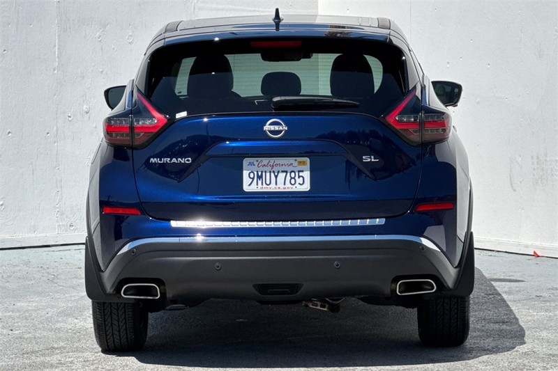 Nissan Murano Vehicle Full-screen Gallery Image 05