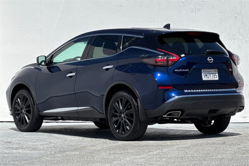 Nissan Murano Vehicle Full-screen Gallery Image 06