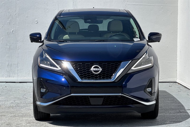Nissan Murano Vehicle Full-screen Gallery Image 09