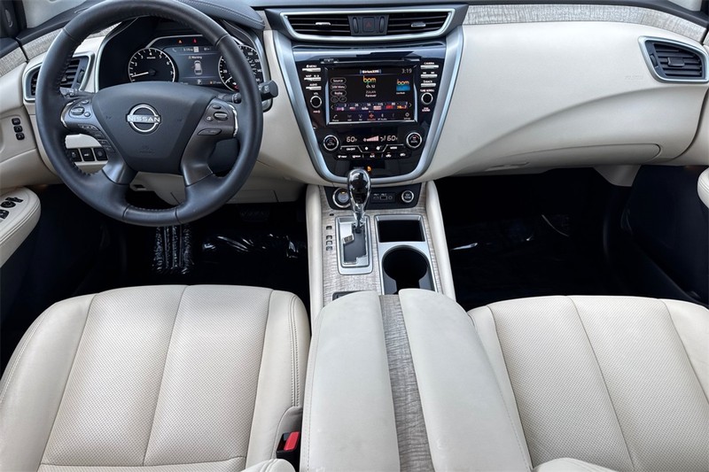 Nissan Murano Vehicle Full-screen Gallery Image 13
