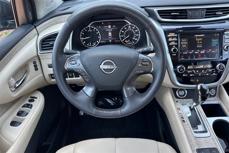 Nissan Murano Vehicle Full-screen Gallery Image 14
