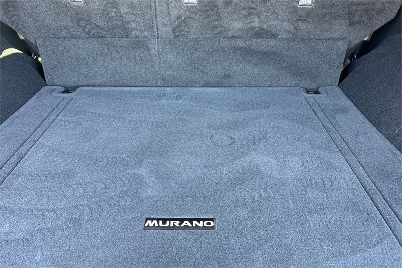 Nissan Murano Vehicle Full-screen Gallery Image 15