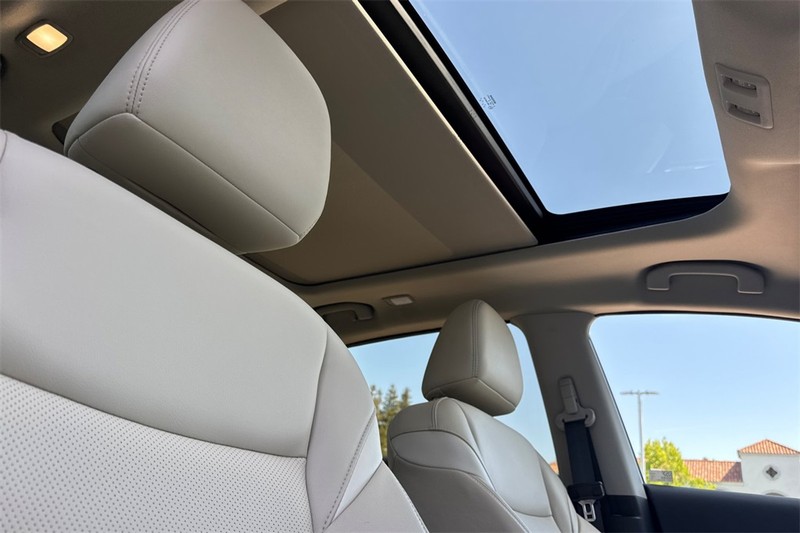 Nissan Murano Vehicle Full-screen Gallery Image 17