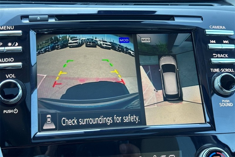 Nissan Murano Vehicle Full-screen Gallery Image 20