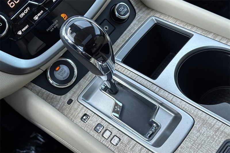 Nissan Murano Vehicle Full-screen Gallery Image 22