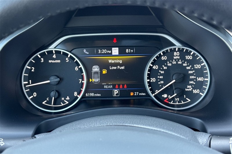 Nissan Murano Vehicle Full-screen Gallery Image 25