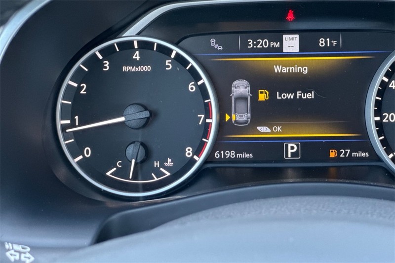 Nissan Murano Vehicle Full-screen Gallery Image 26