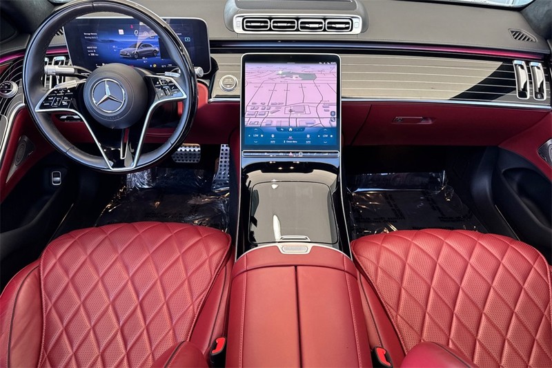 Mercedes-Benz S-Class Vehicle Full-screen Gallery Image 13