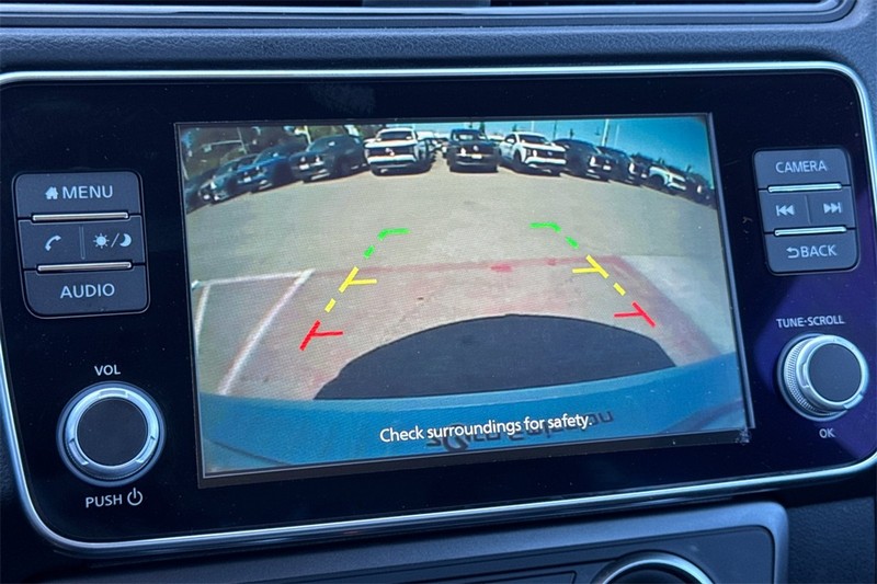 Nissan LEAF Vehicle Full-screen Gallery Image 19