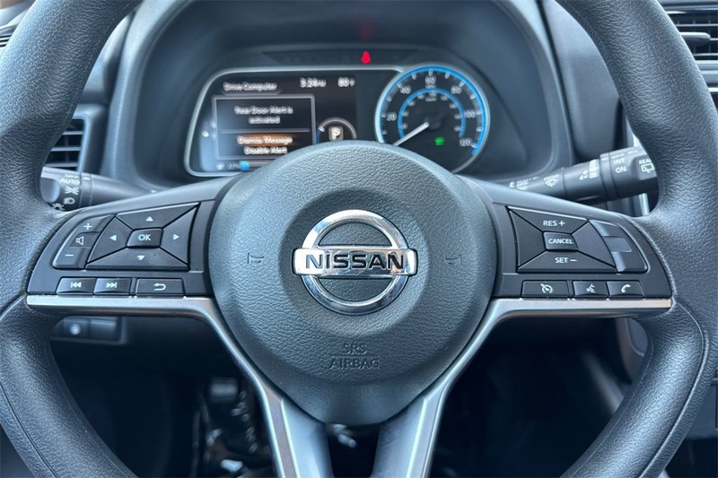 Nissan LEAF Vehicle Full-screen Gallery Image 23