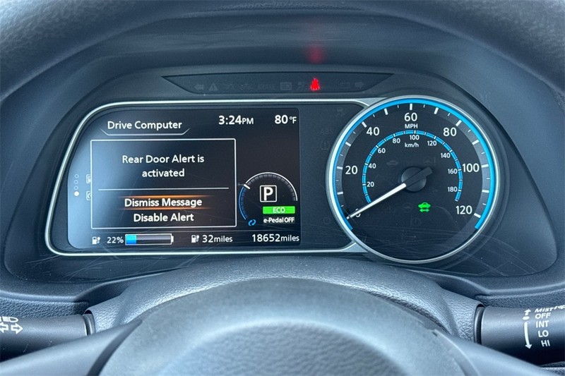 Nissan LEAF Vehicle Full-screen Gallery Image 24