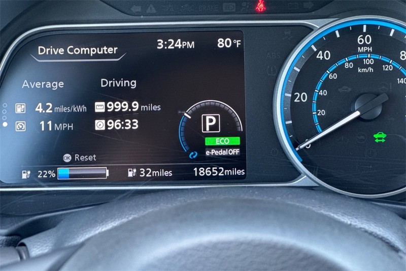 Nissan LEAF Vehicle Full-screen Gallery Image 25