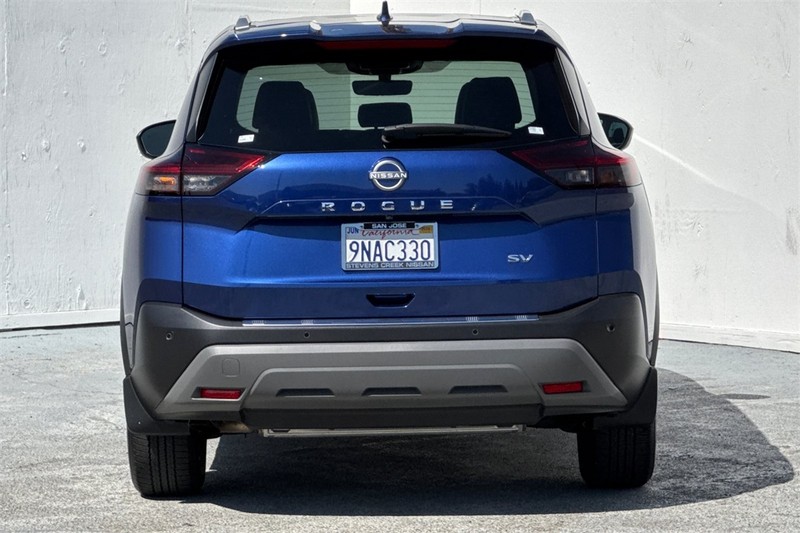 Nissan Rogue Vehicle Full-screen Gallery Image 05