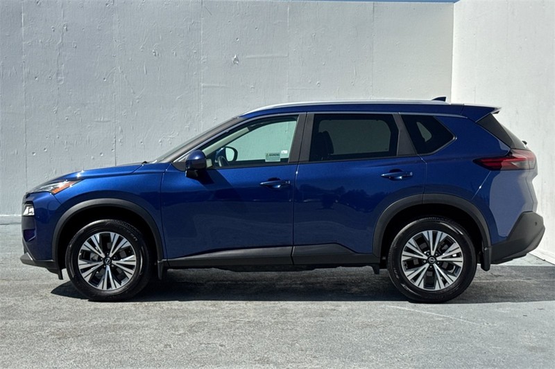 Nissan Rogue Vehicle Full-screen Gallery Image 08