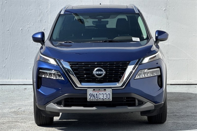 Nissan Rogue Vehicle Full-screen Gallery Image 10
