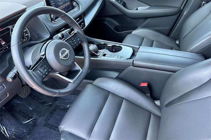 Nissan Rogue Vehicle Full-screen Gallery Image 11