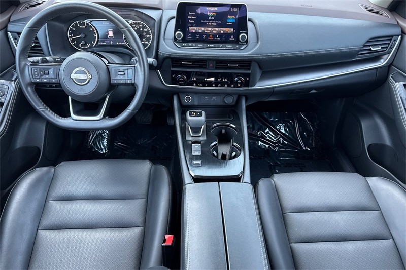 Nissan Rogue Vehicle Full-screen Gallery Image 14