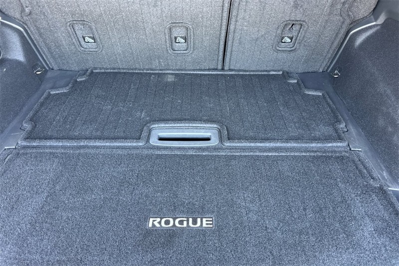Nissan Rogue Vehicle Full-screen Gallery Image 16