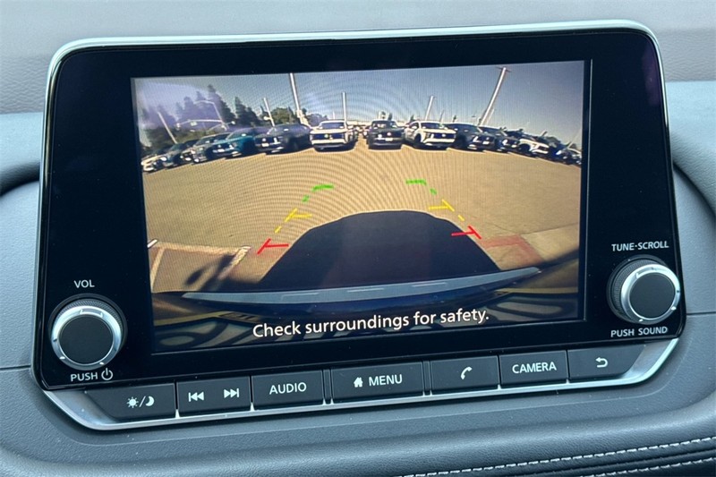 Nissan Rogue Vehicle Full-screen Gallery Image 20